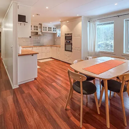 3 Bedroom Awesome In Vinje דירה