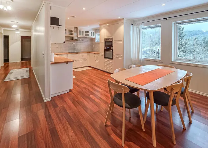 3 Bedroom Awesome In Vinje Leilighet